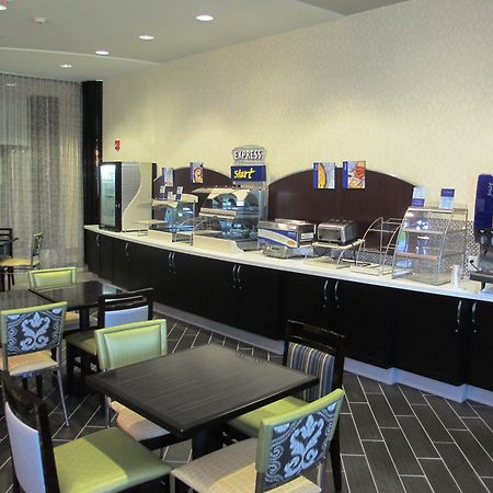 Holiday Inn Express & Suites Kansas City Airport By Ihg Εξωτερικό φωτογραφία