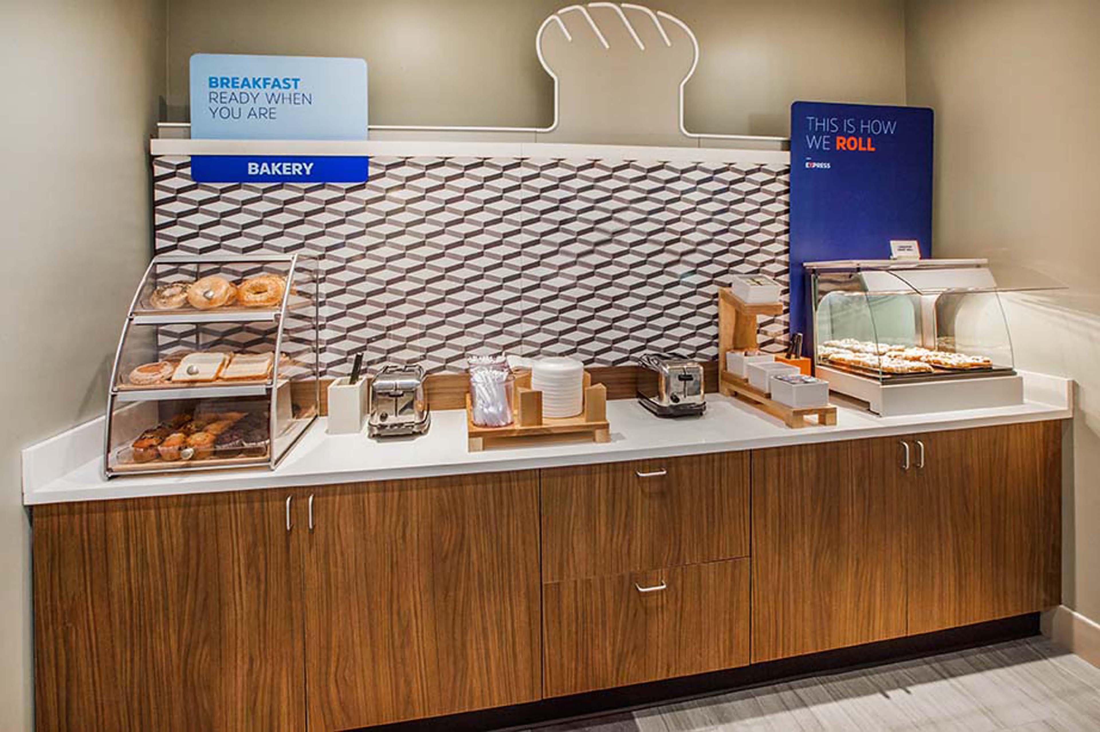 Holiday Inn Express & Suites Kansas City Airport By Ihg Εξωτερικό φωτογραφία