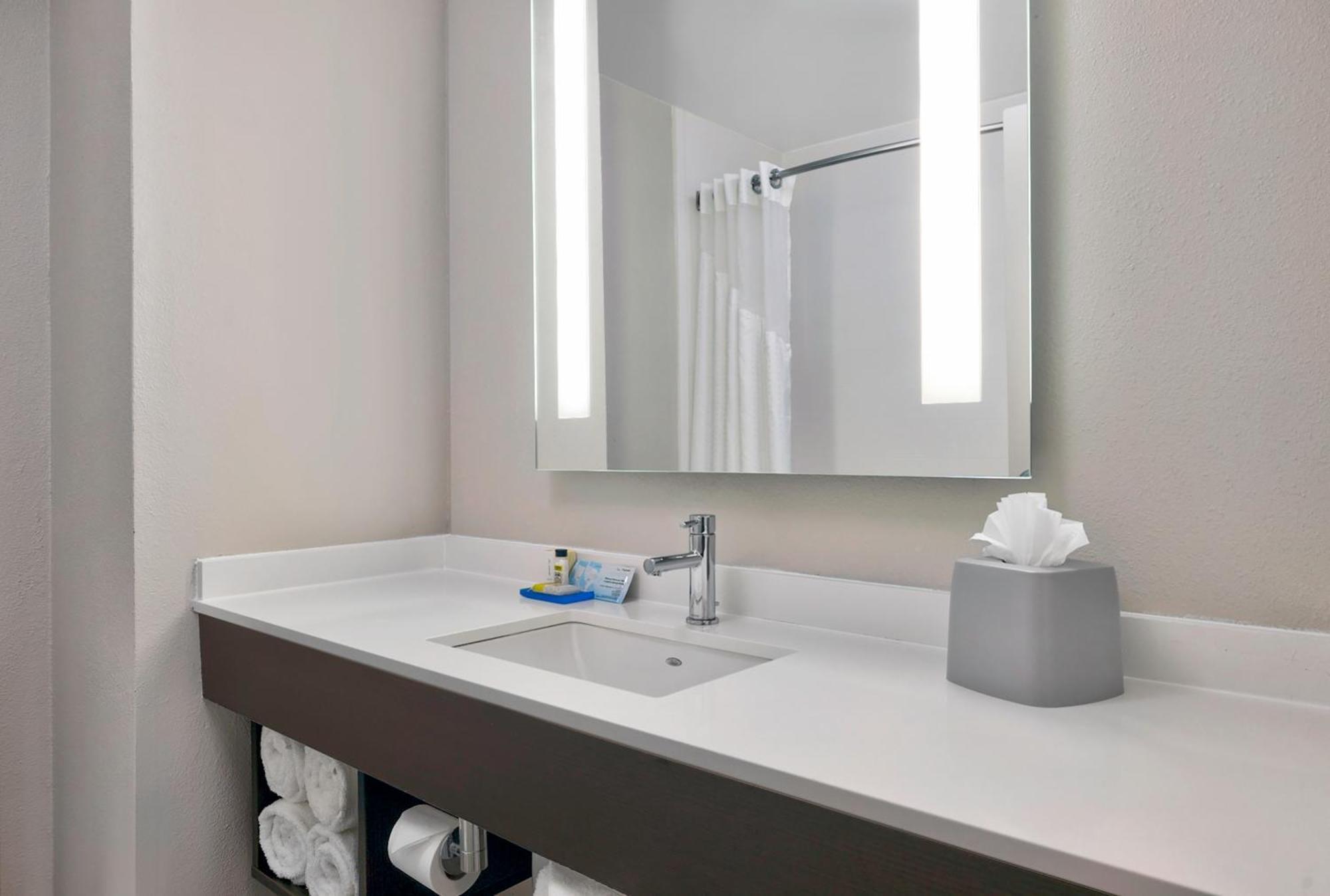 Holiday Inn Express & Suites Kansas City Airport By Ihg Εξωτερικό φωτογραφία