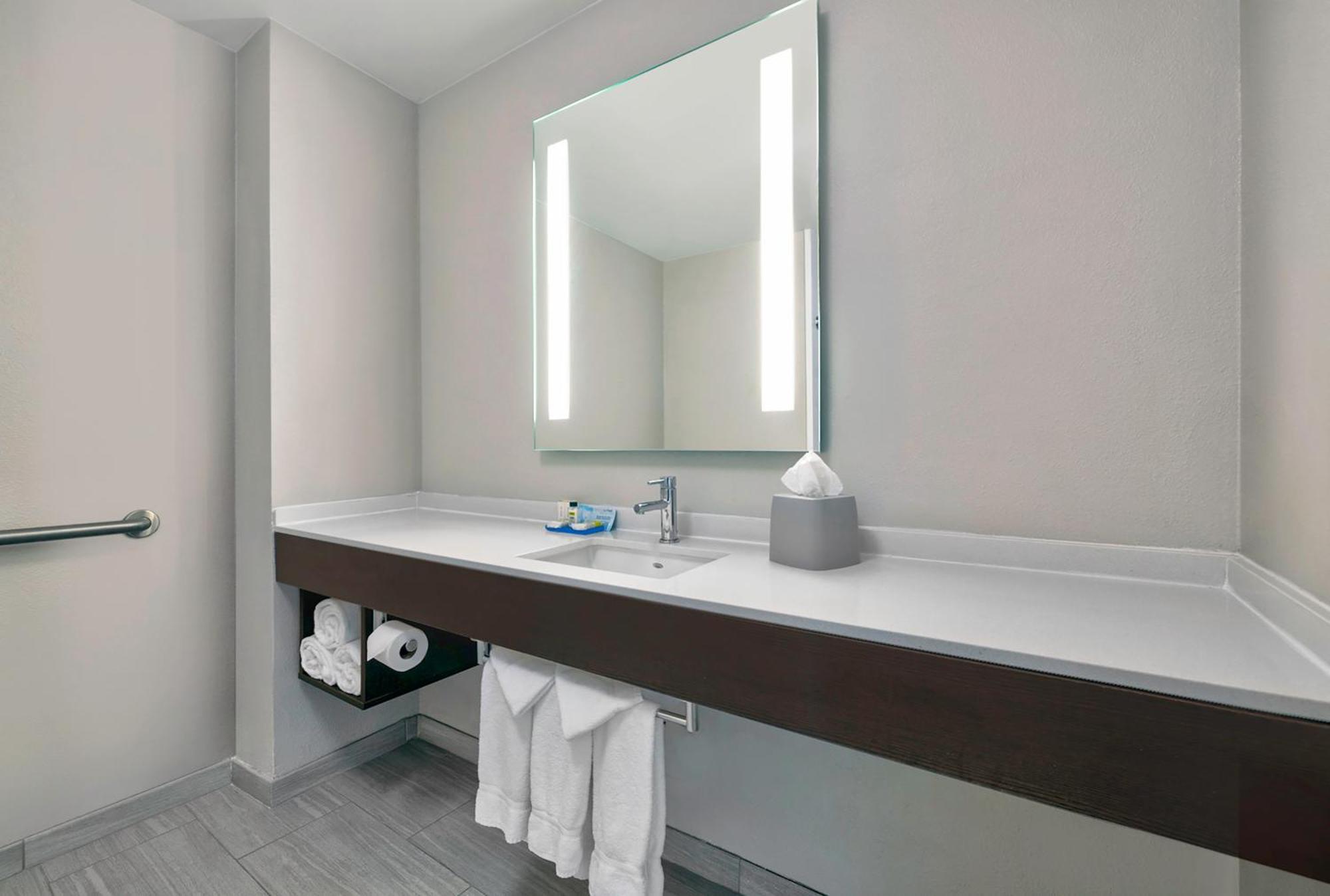 Holiday Inn Express & Suites Kansas City Airport By Ihg Εξωτερικό φωτογραφία