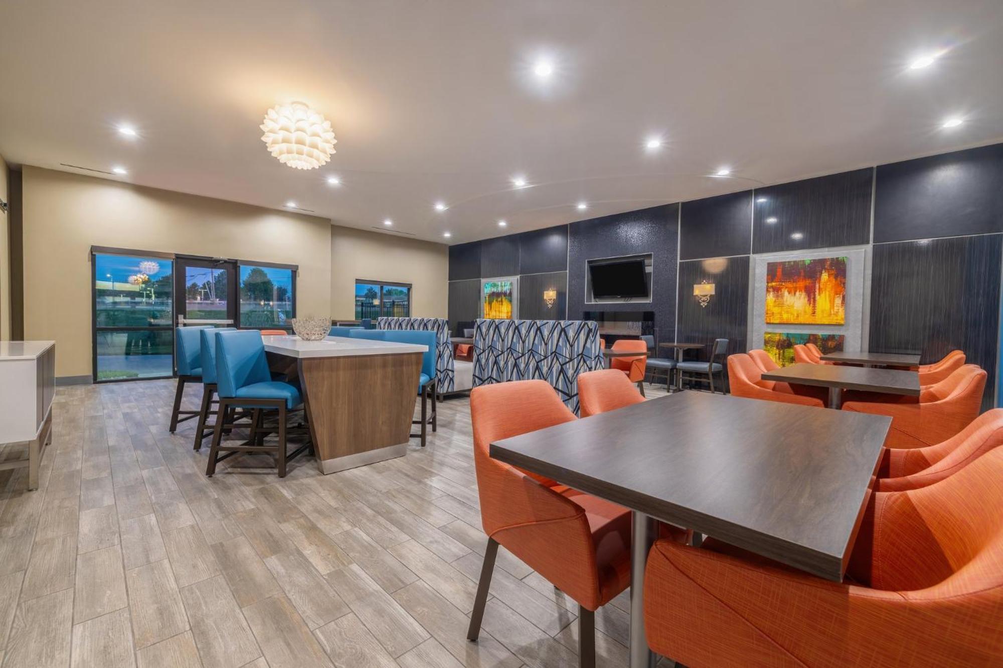 Holiday Inn Express & Suites Kansas City Airport By Ihg Εξωτερικό φωτογραφία