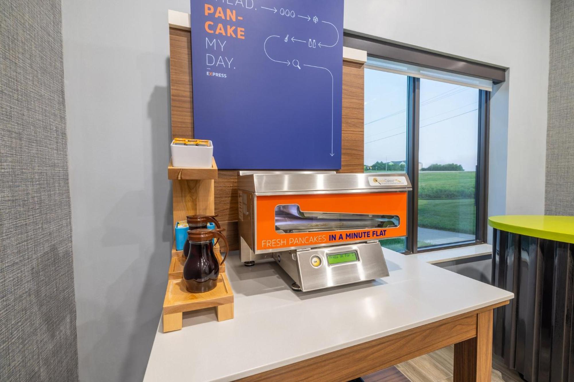 Holiday Inn Express & Suites Kansas City Airport By Ihg Εξωτερικό φωτογραφία