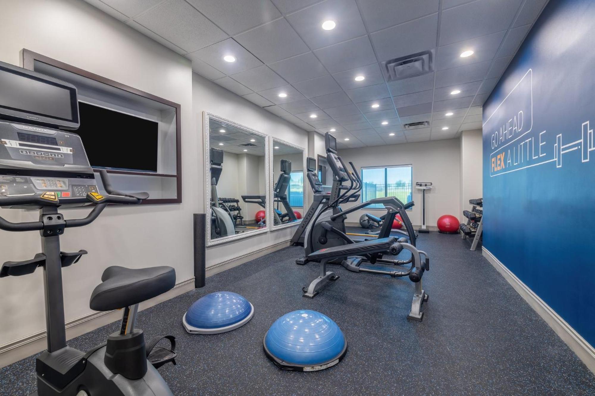 Holiday Inn Express & Suites Kansas City Airport By Ihg Εξωτερικό φωτογραφία