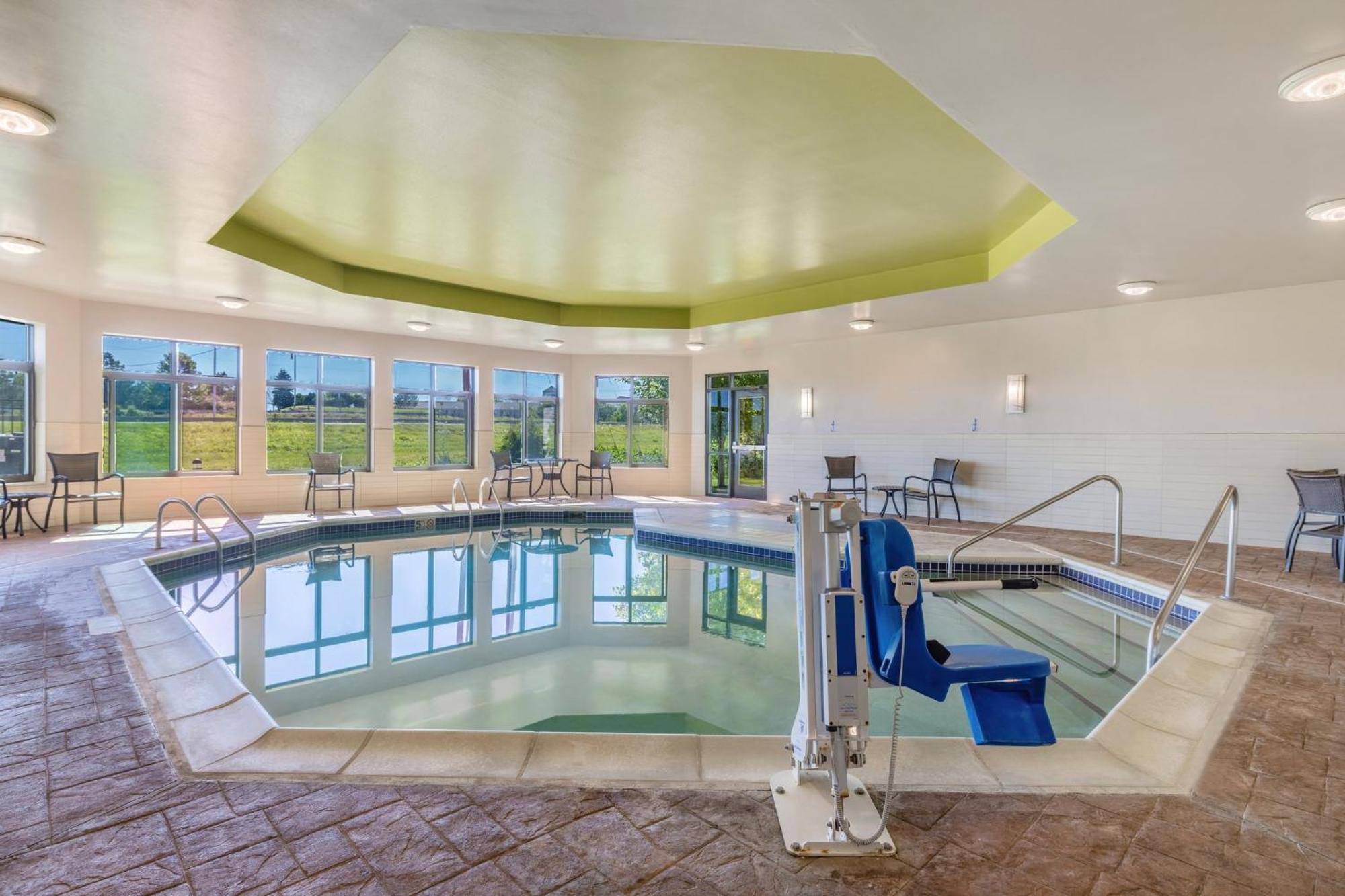 Holiday Inn Express & Suites Kansas City Airport By Ihg Εξωτερικό φωτογραφία