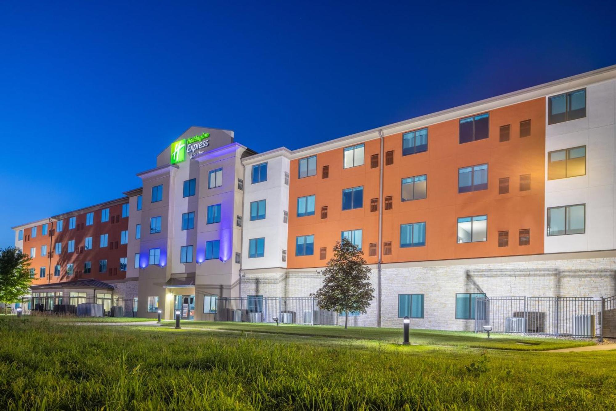 Holiday Inn Express & Suites Kansas City Airport By Ihg Εξωτερικό φωτογραφία