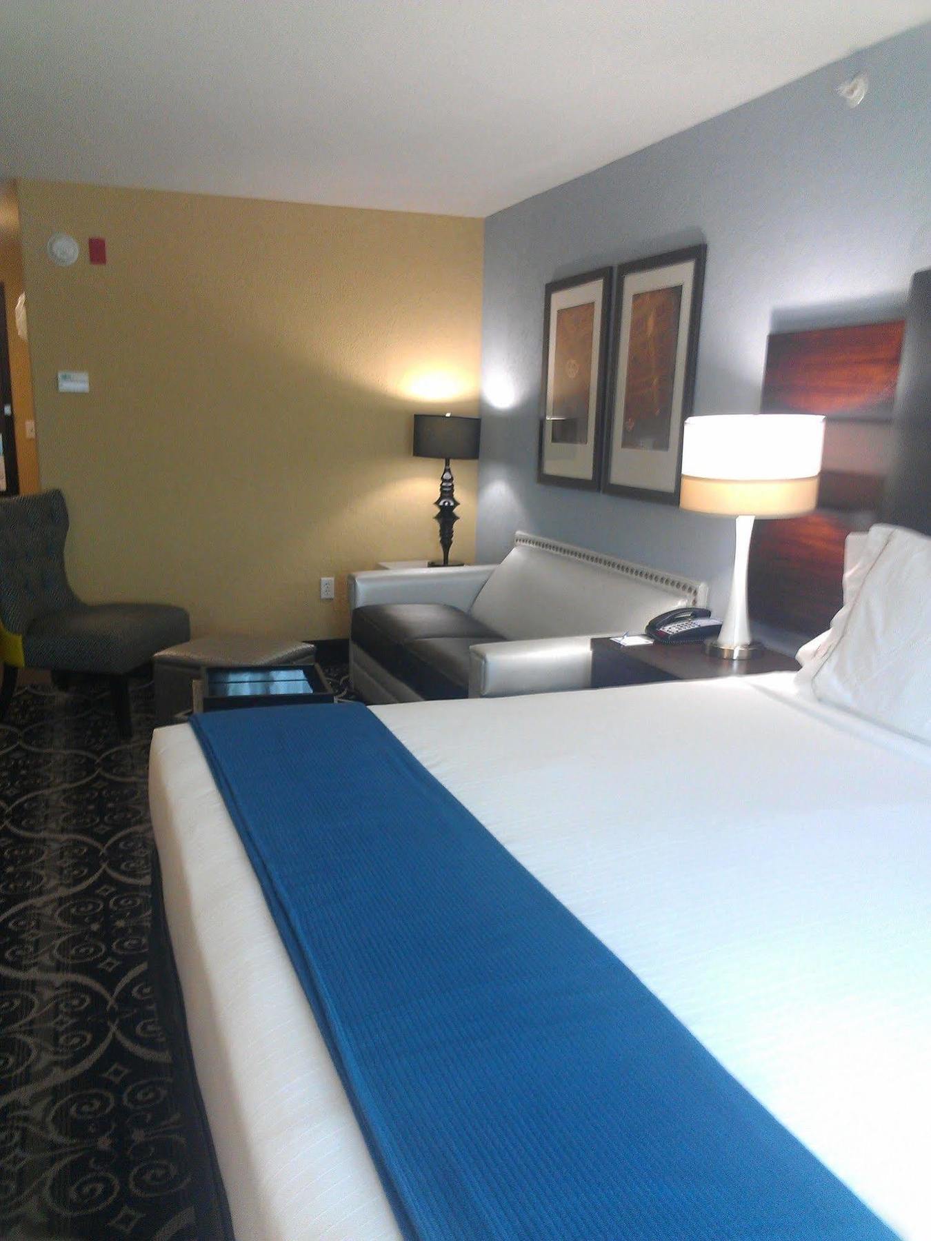 Holiday Inn Express & Suites Kansas City Airport By Ihg Δωμάτιο φωτογραφία